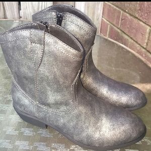 Frye SZ 5 Women's/Girls Pewter Metallic Boots
